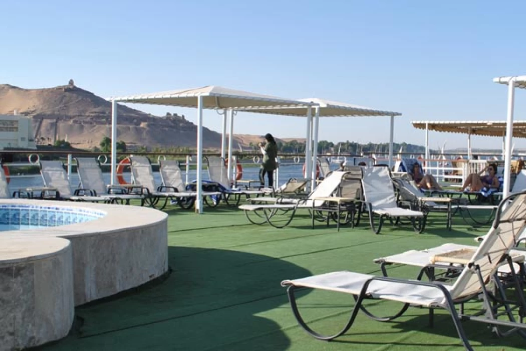 {"en":"Nile cruise"}