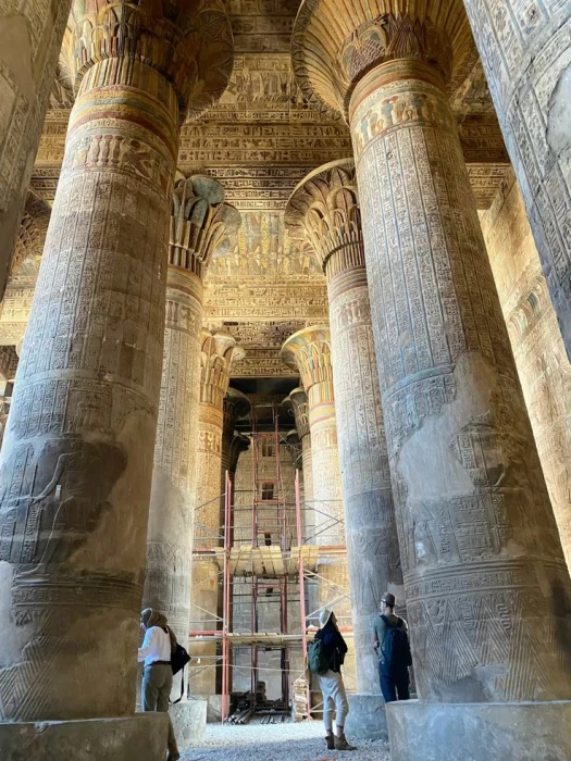 {"en":"Esna-Temple-Egypt"}